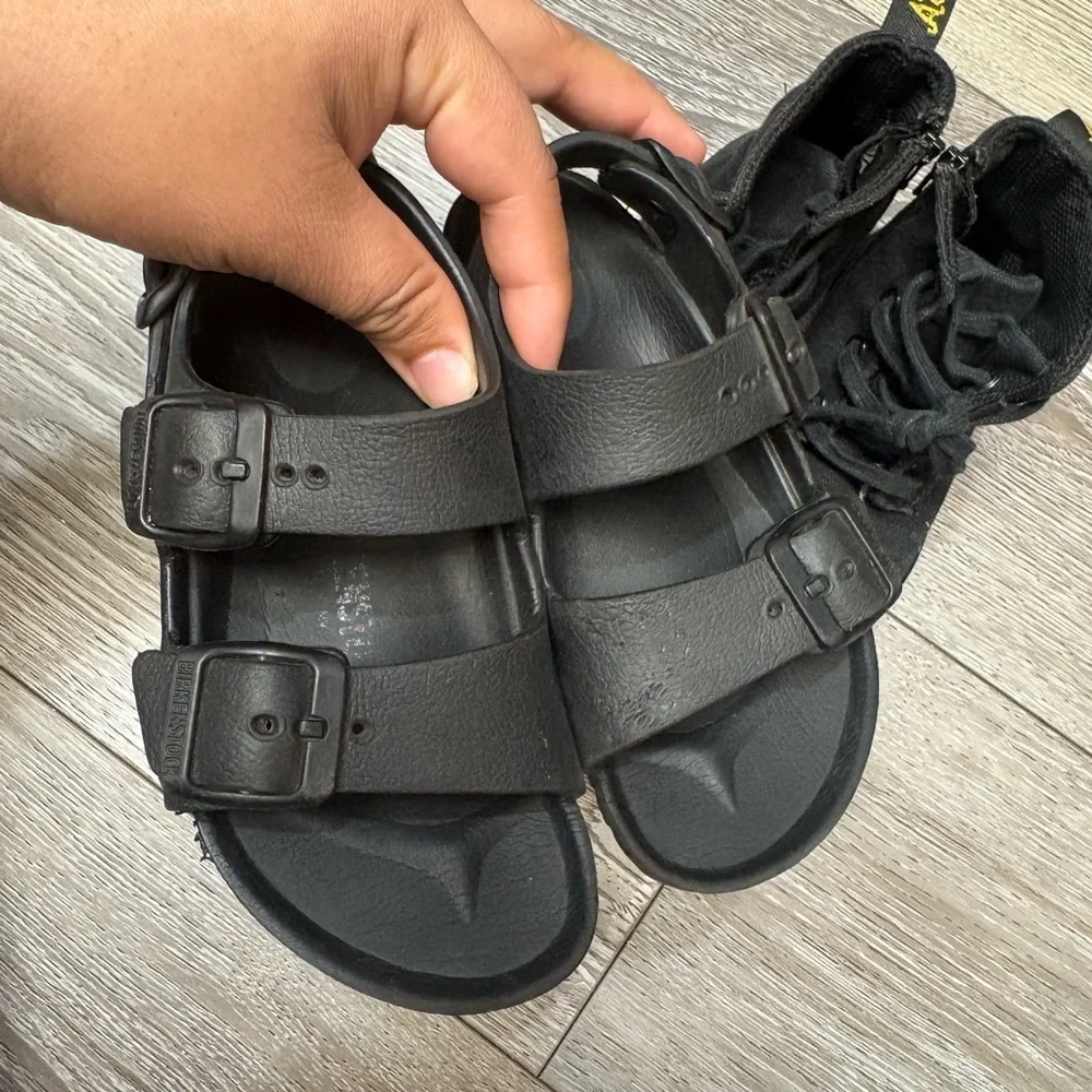 N/A both pairs